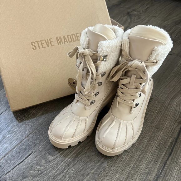 Steve Madden Women's Northern Lug-Sole Duck Booties Floor Model Check Pics B4HP - Picture 2 of 9